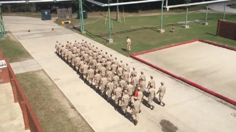 Άψογος συντονισμός: Απίστευτο βίντεο από επίδειξη Αμερικανών πεζοναυτών (βίντεο)